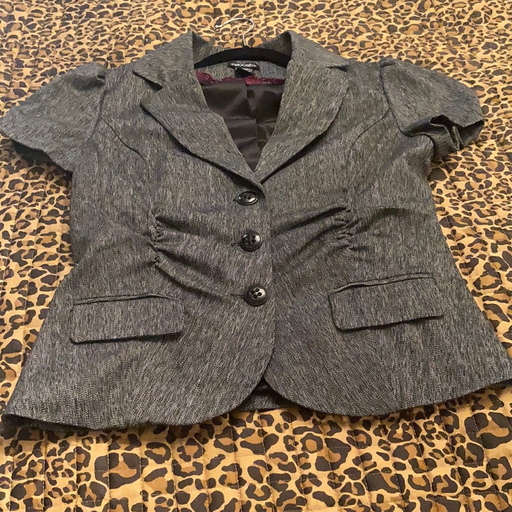 Selling a short sleeved, large suit jacket